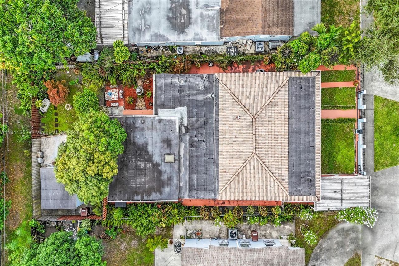 682 W 37th St, Hialeah, FL 33012 Photo