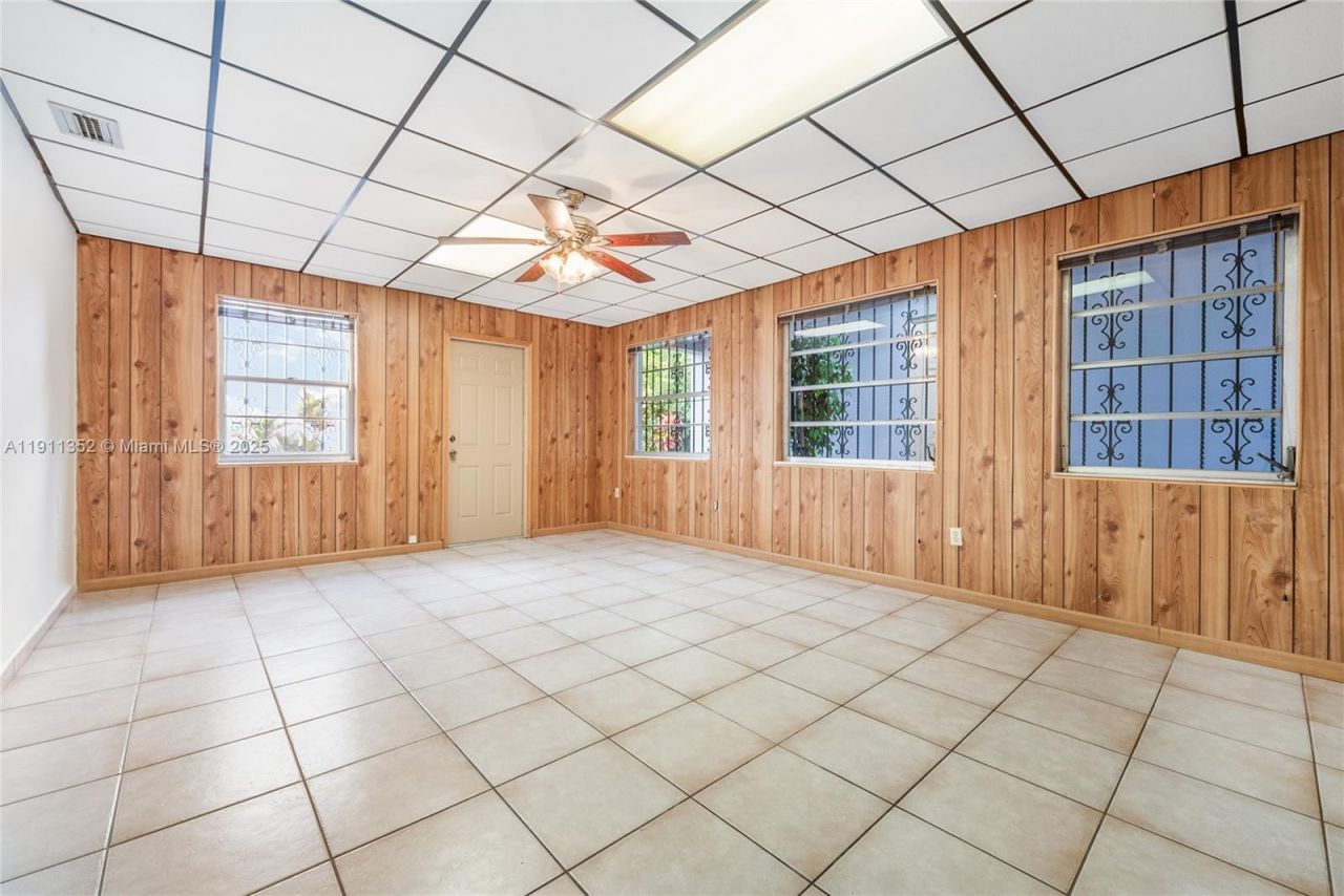 682 W 37th St, Hialeah, FL 33012 Photo