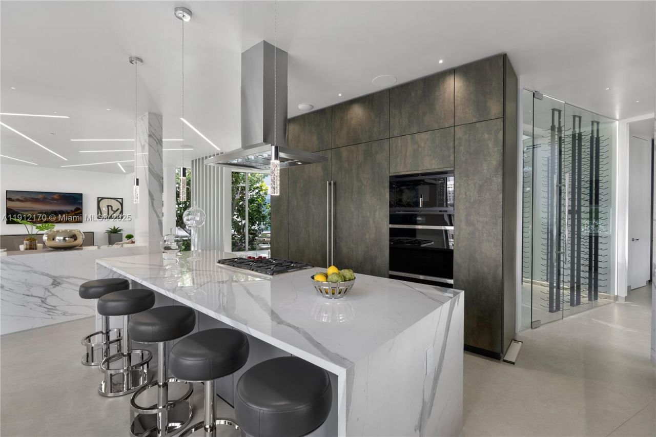 501 Palm Dr, Hallandale Beach, FL 33009 Photo