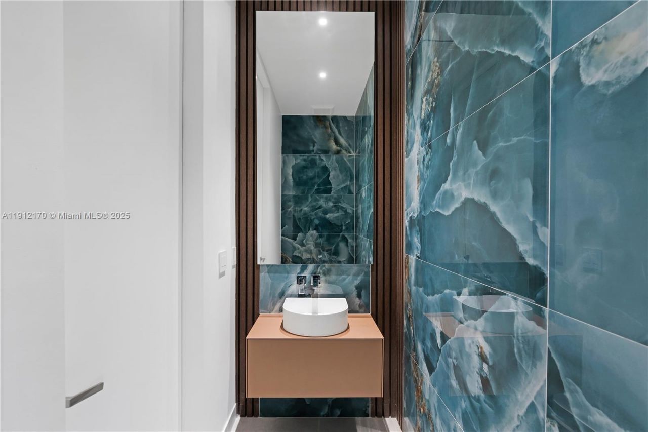 501 Palm Dr, Hallandale Beach, FL 33009 Photo