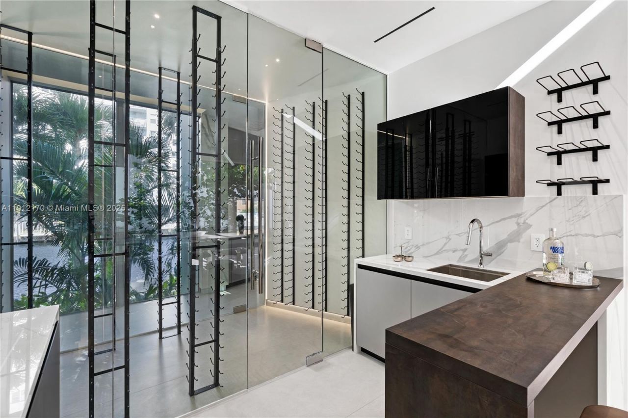 501 Palm Dr, Hallandale Beach, FL 33009 Photo