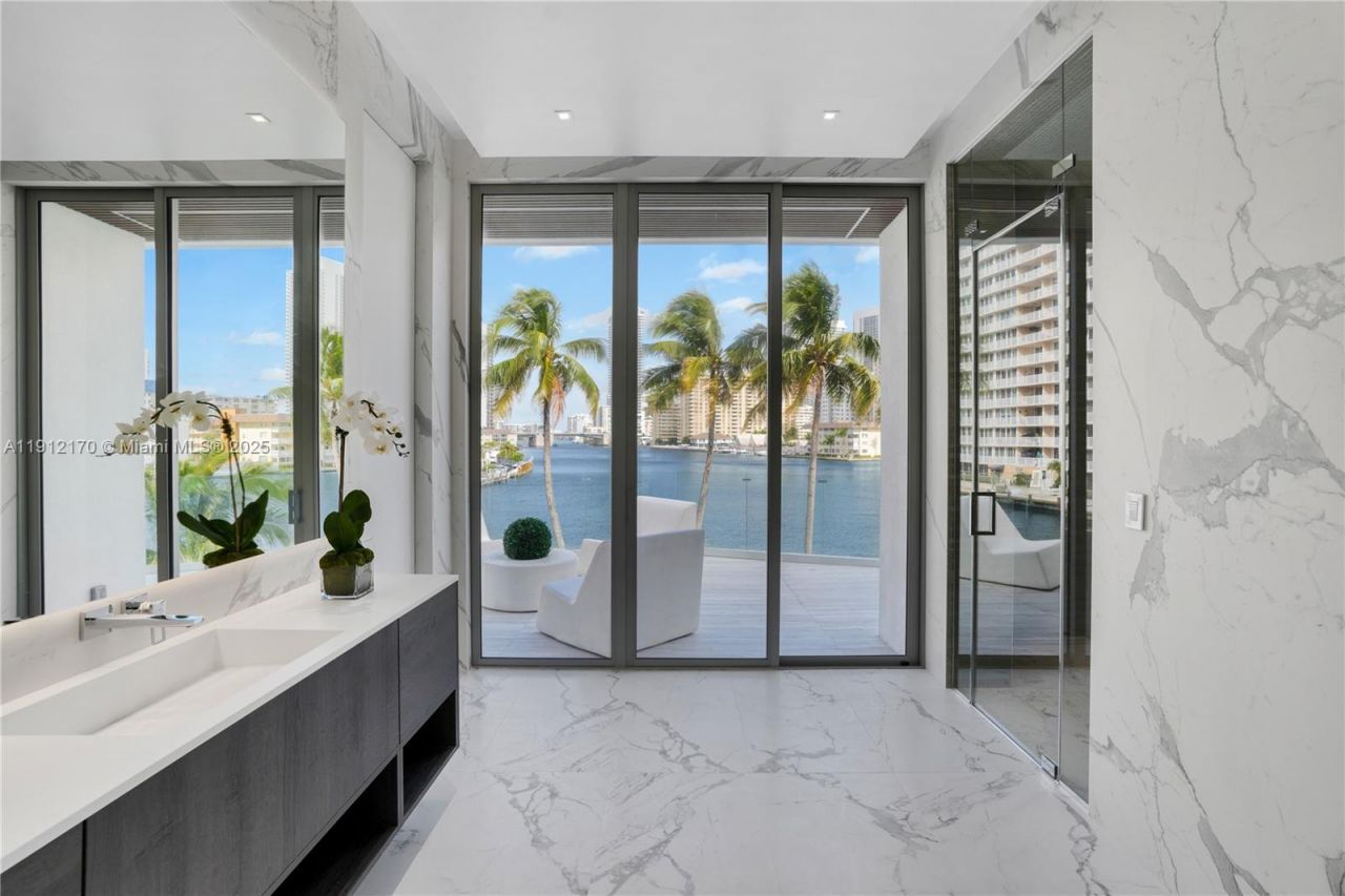 501 Palm Dr, Hallandale Beach, FL 33009 Photo