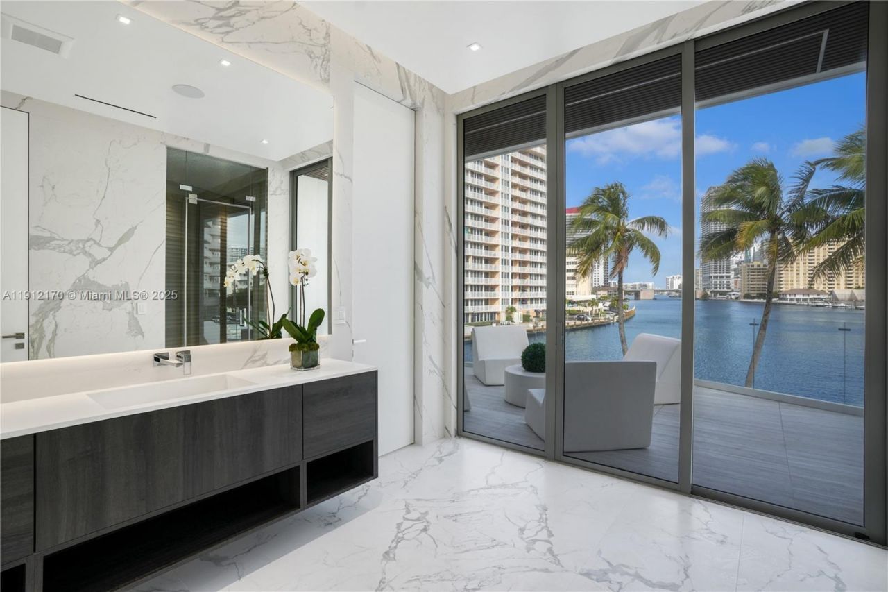 501 Palm Dr, Hallandale Beach, FL 33009 Photo