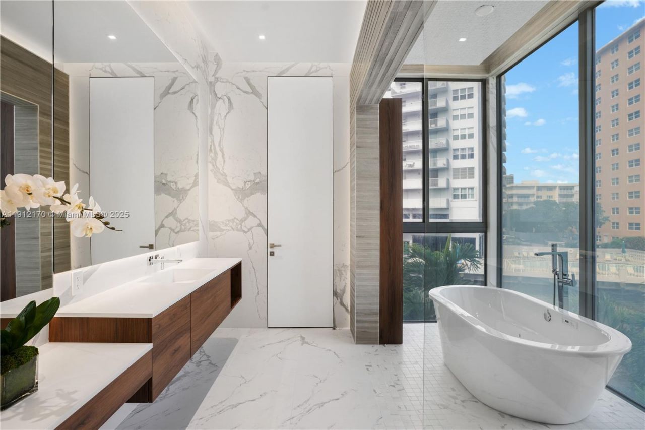 501 Palm Dr, Hallandale Beach, FL 33009 Photo