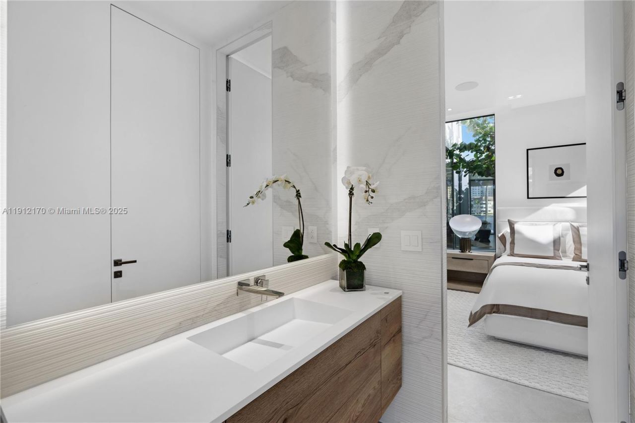 501 Palm Dr, Hallandale Beach, FL 33009 Photo