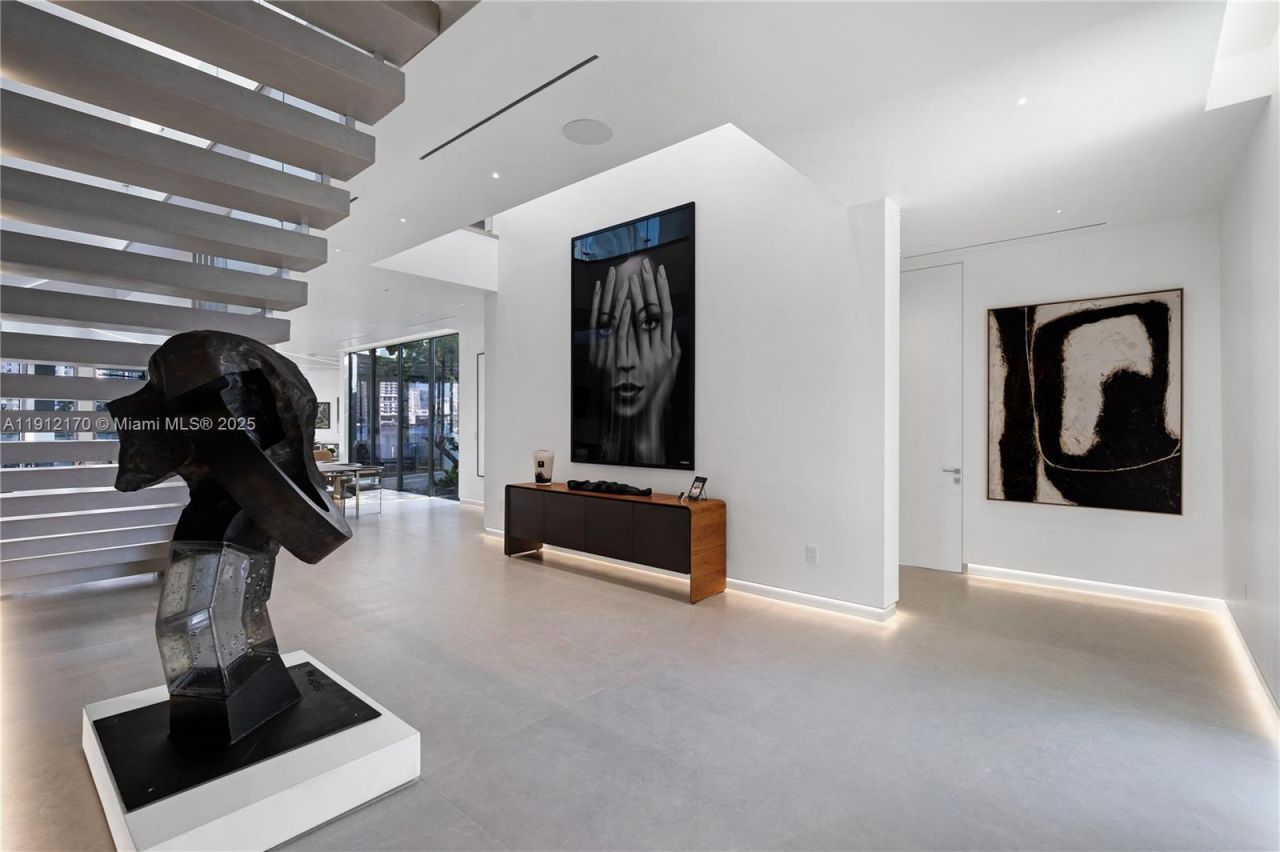 501 Palm Dr, Hallandale Beach, FL 33009 Photo