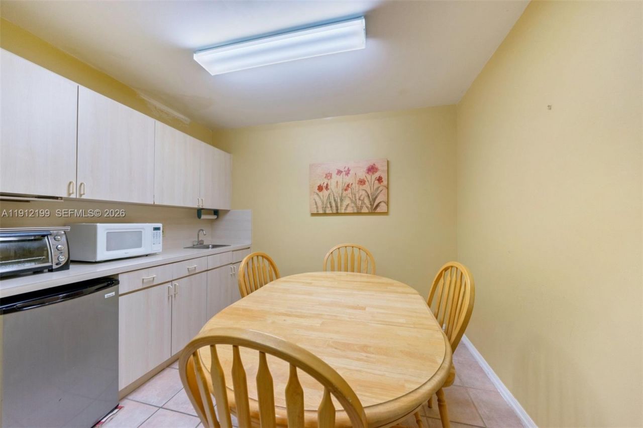 11120 N Kendall Dr, Unit 201, Miami, FL 33176 Photo