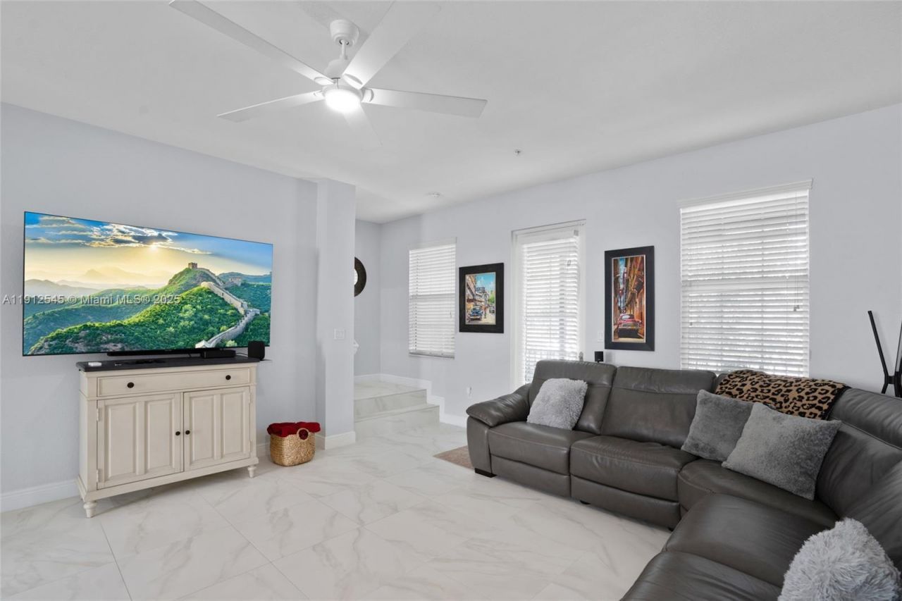 2565 SW 119th Ter, Miramar, FL 33025 Photo