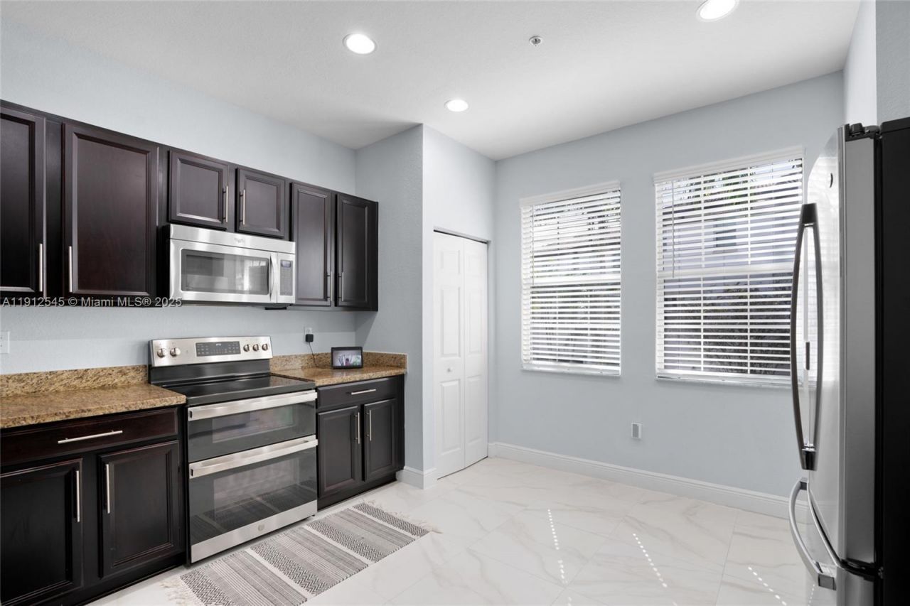 2565 SW 119th Ter, Miramar, FL 33025 Photo