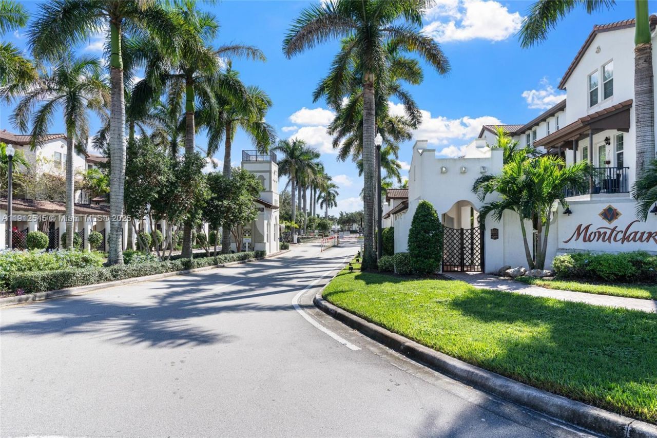 2565 SW 119th Ter, Miramar, FL 33025 Photo