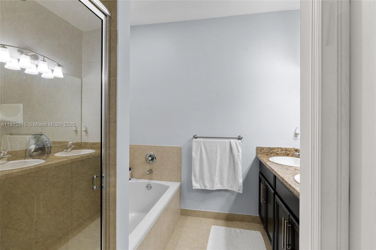 2565 SW 119th Ter, Miramar, FL 33025 Photo