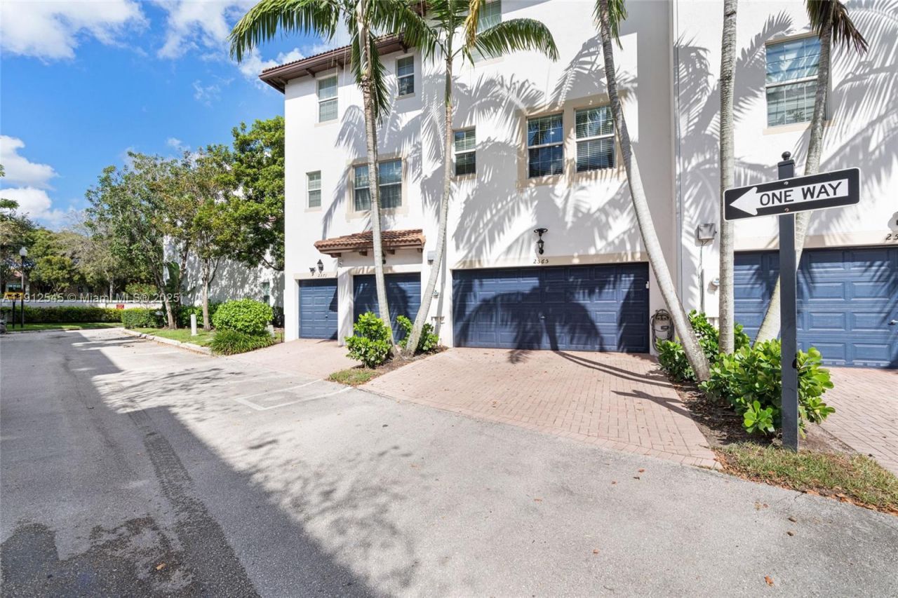 2565 SW 119th Ter, Miramar, FL 33025 Photo