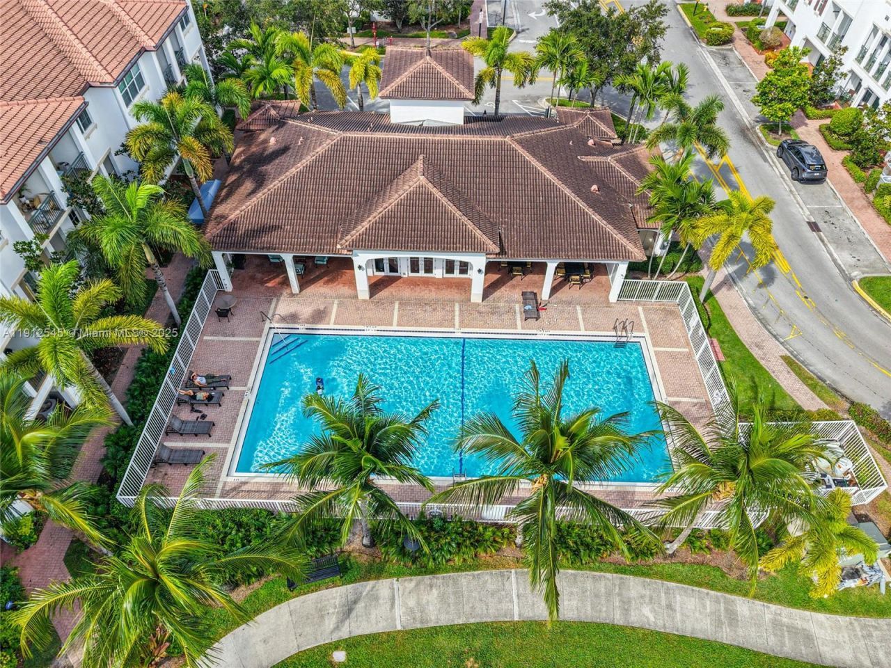 2565 SW 119th Ter, Miramar, FL 33025 Photo