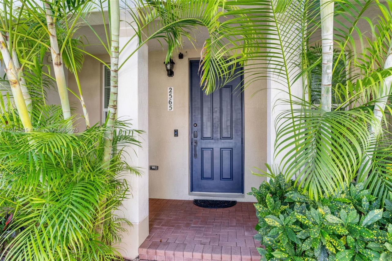 2565 SW 119th Ter, Miramar, FL 33025 Photo