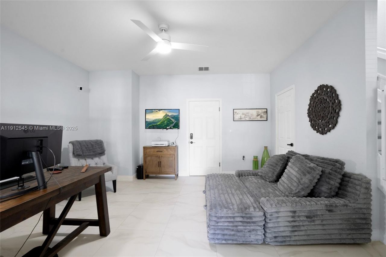 2565 SW 119th Ter, Miramar, FL 33025 Photo