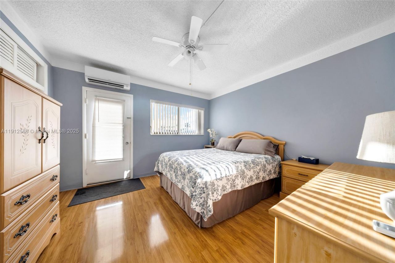 900 SW 10th Ter, Unit 8S, Hallandale Beach, FL 33009 Photo