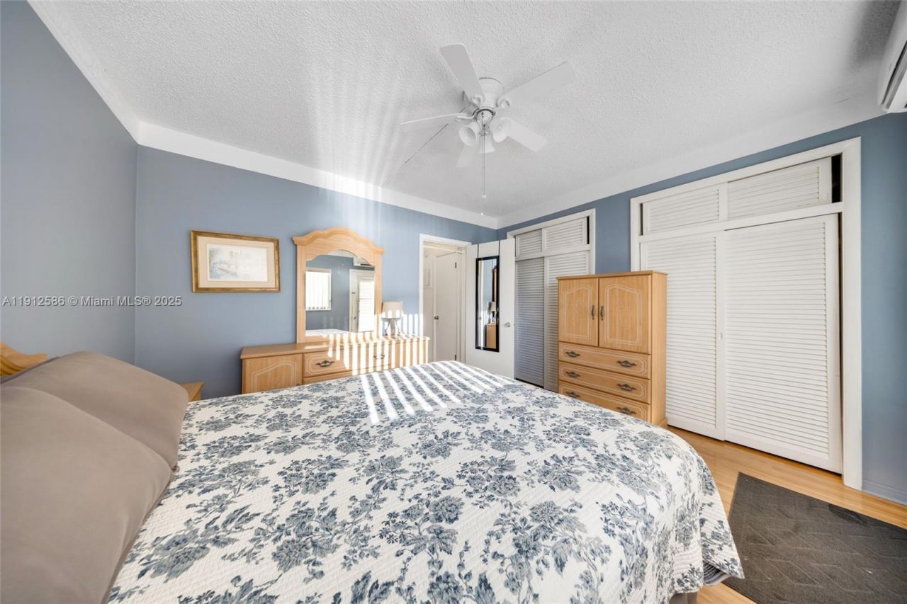 900 SW 10th Ter, Unit 8S, Hallandale Beach, FL 33009 Photo