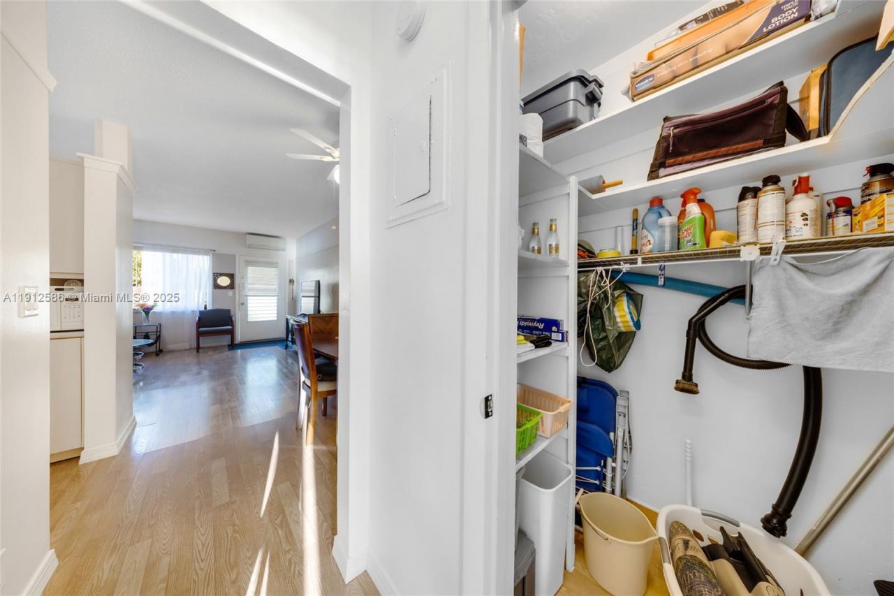 900 SW 10th Ter, Unit 8S, Hallandale Beach, FL 33009 Photo