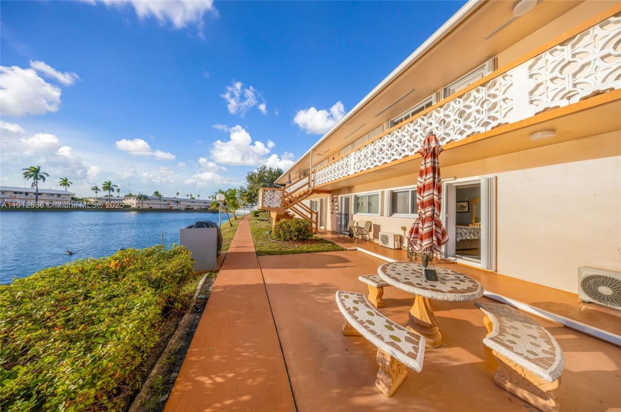 900 SW 10th Ter, Unit 8S, Hallandale Beach, FL 33009 Photo