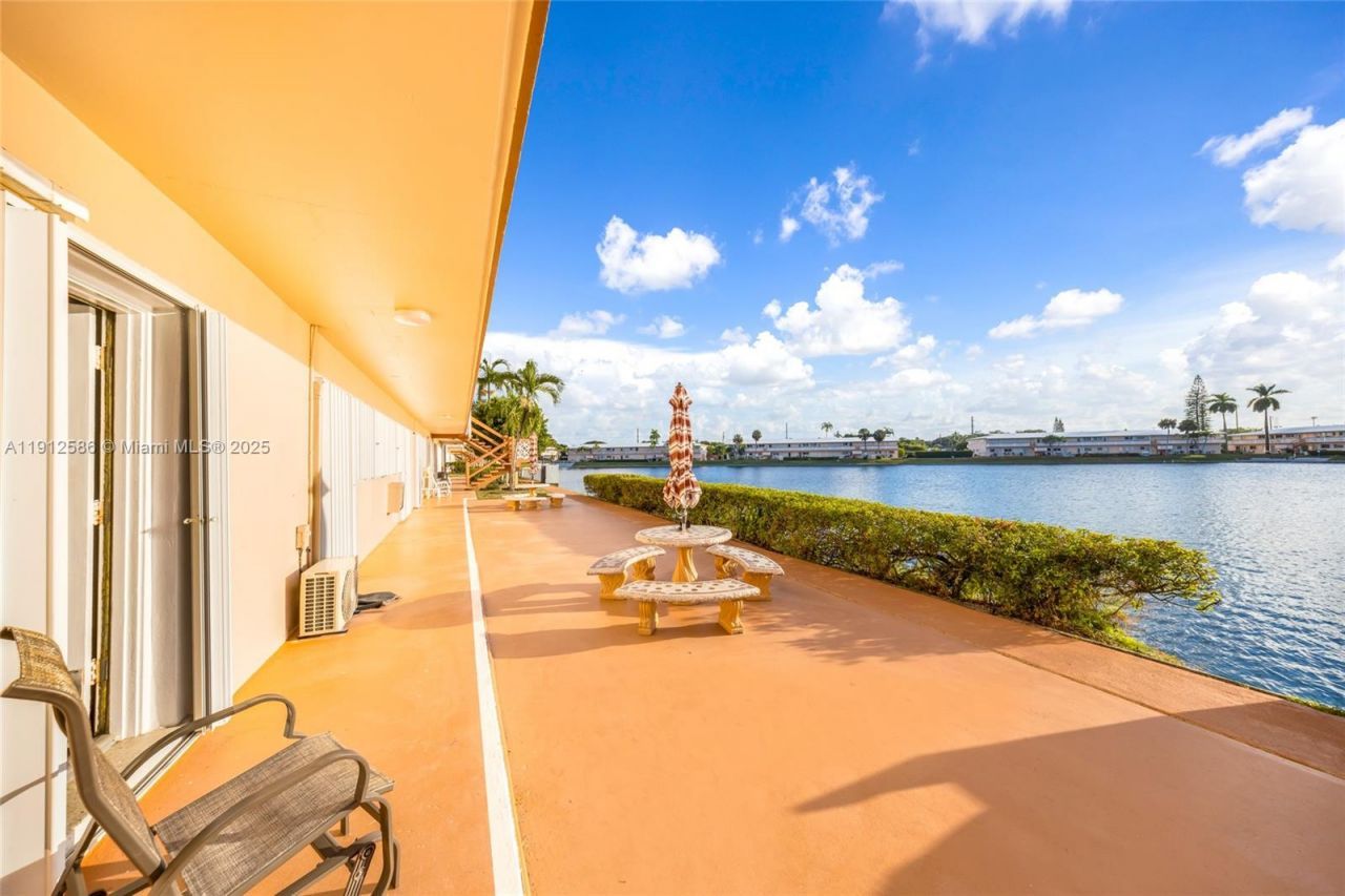 900 SW 10th Ter, Unit 8S, Hallandale Beach, FL 33009 Photo