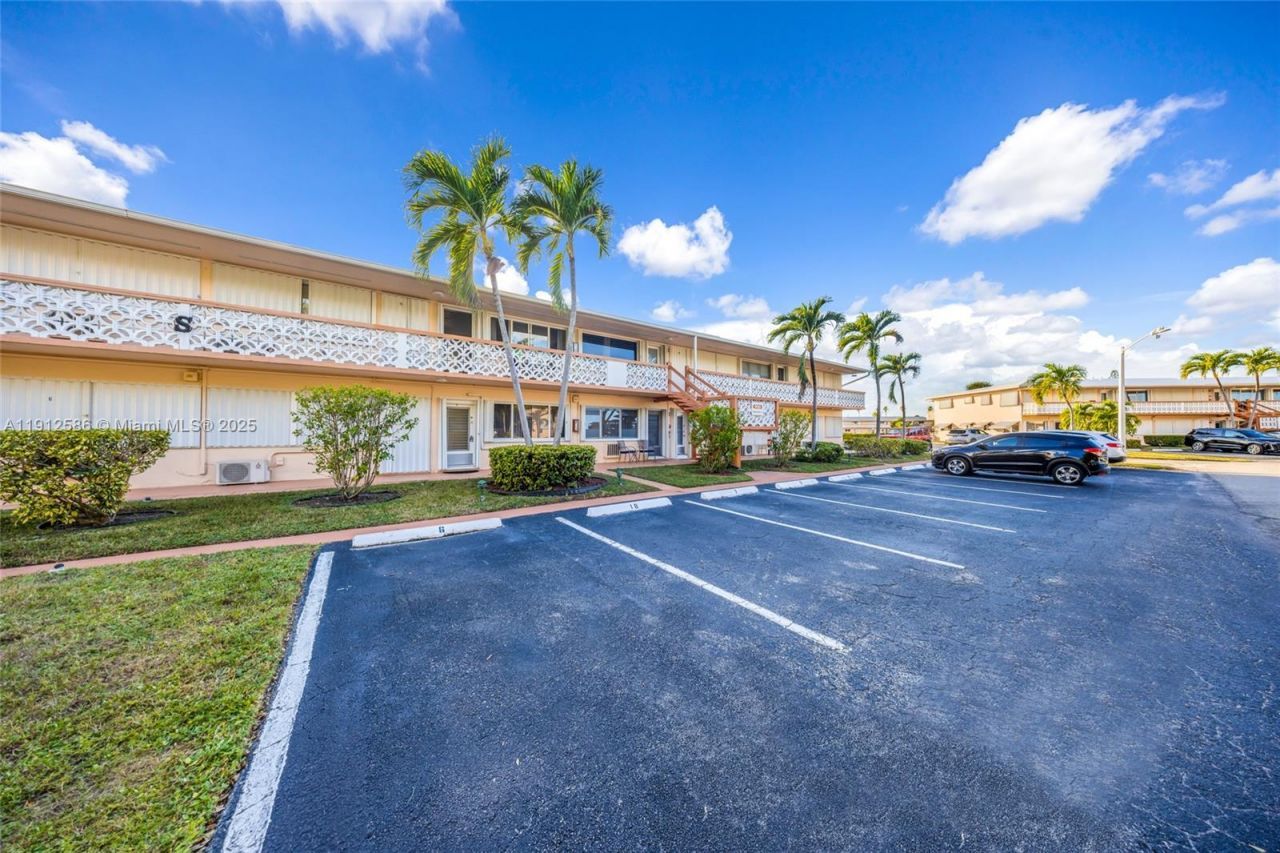 900 SW 10th Ter, Unit 8S, Hallandale Beach, FL 33009 Photo