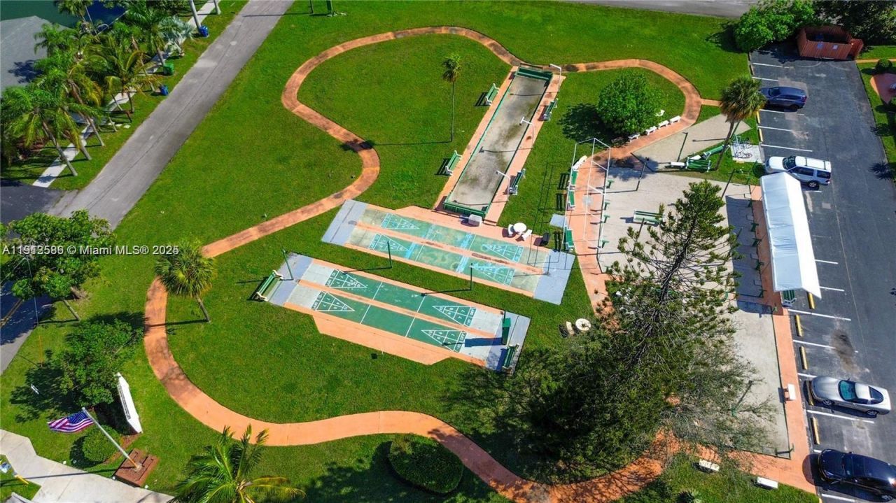 900 SW 10th Ter, Unit 8S, Hallandale Beach, FL 33009 Photo