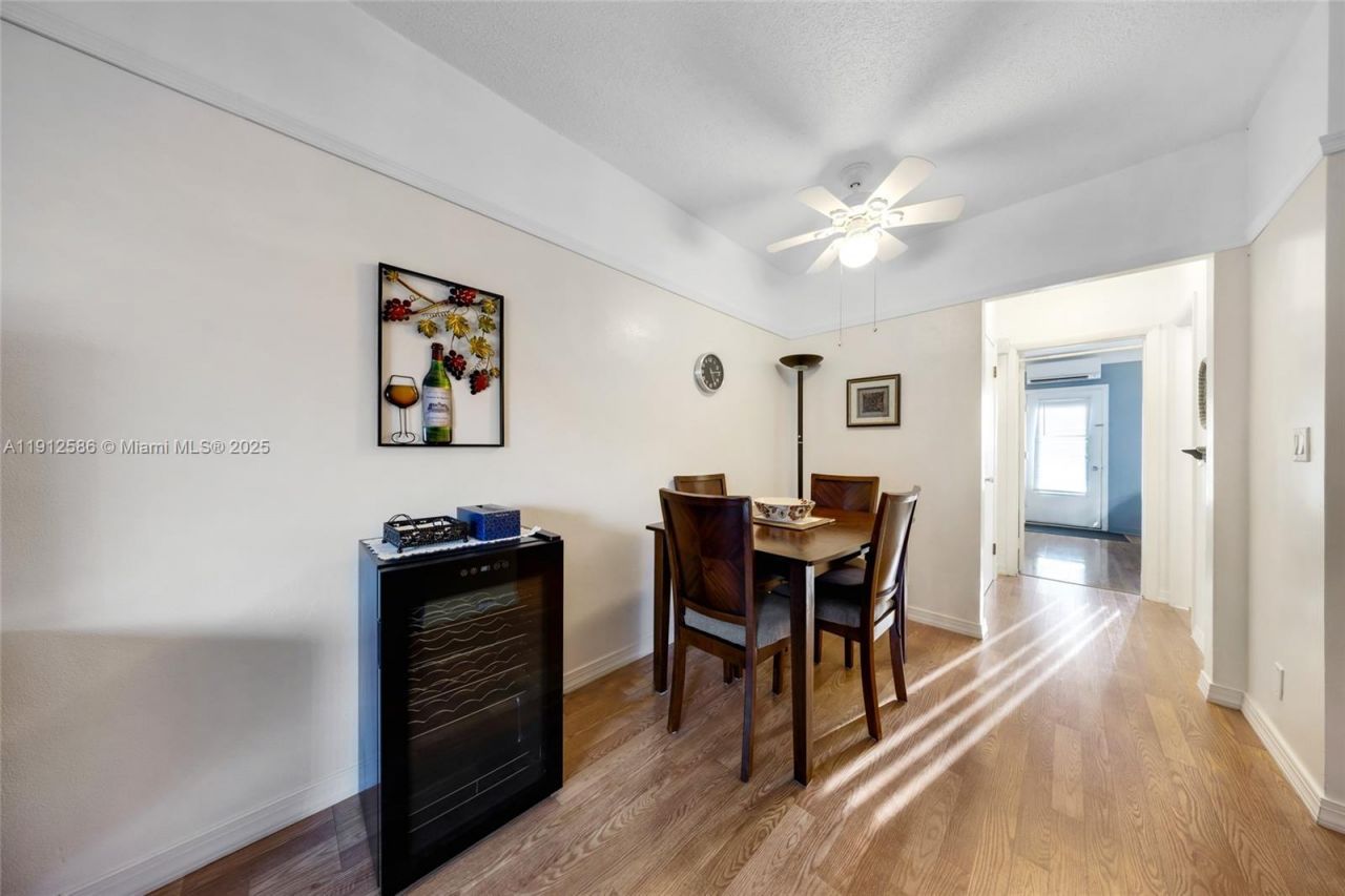 900 SW 10th Ter, Unit 8S, Hallandale Beach, FL 33009 Photo