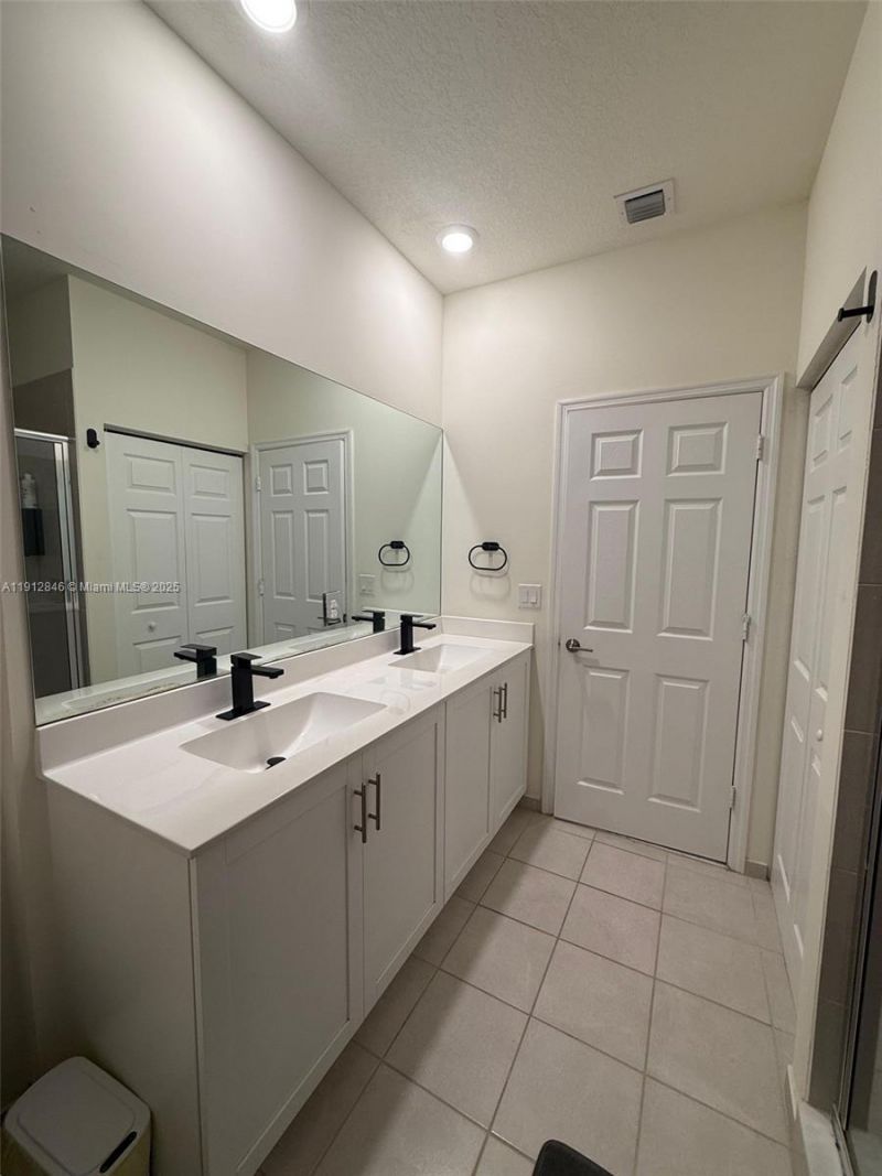 10009 W 32nd Ln, Hialeah, FL 33018 Photo