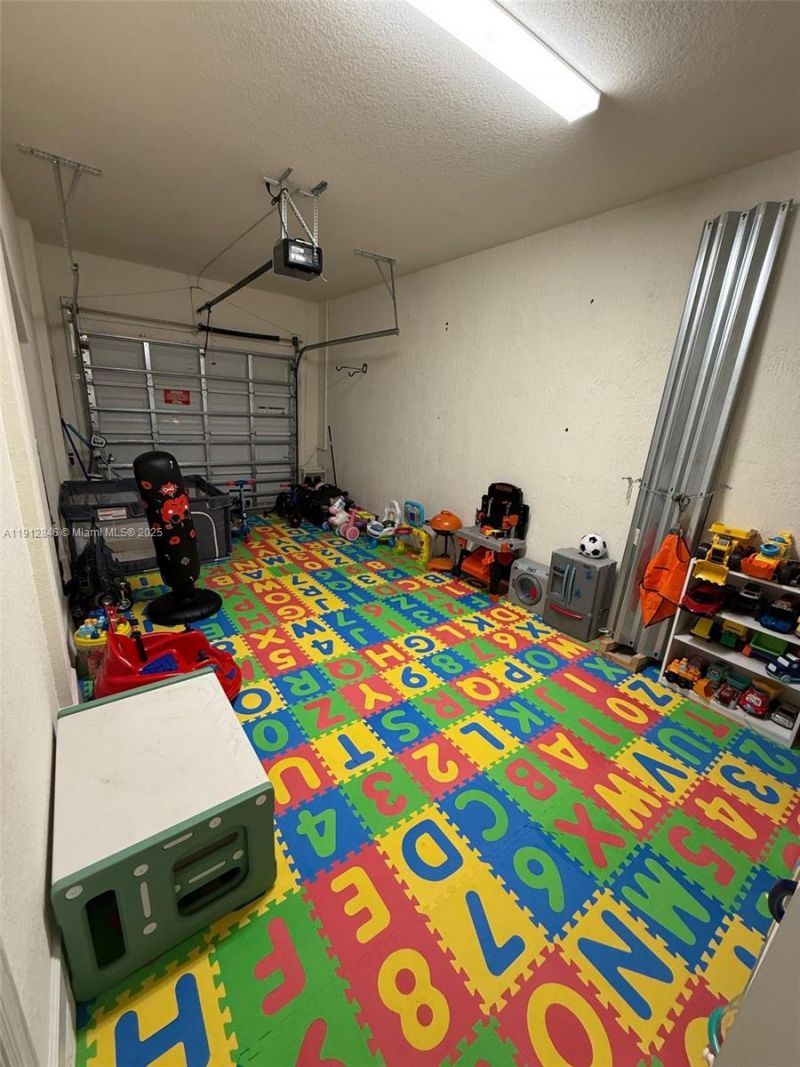 10009 W 32nd Ln, Hialeah, FL 33018 Photo