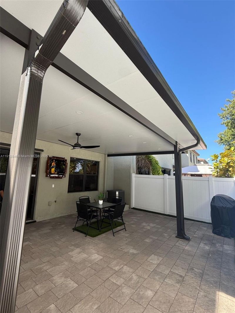 10009 W 32nd Ln, Hialeah, FL 33018 Photo