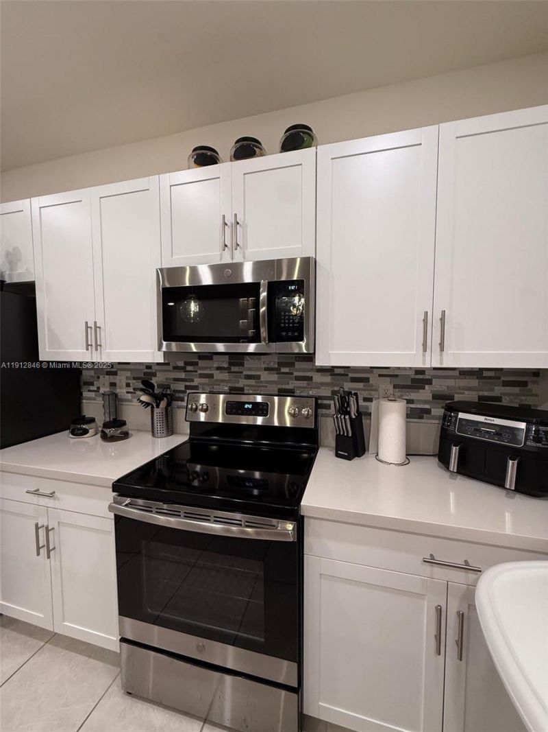 10009 W 32nd Ln, Hialeah, FL 33018 Photo