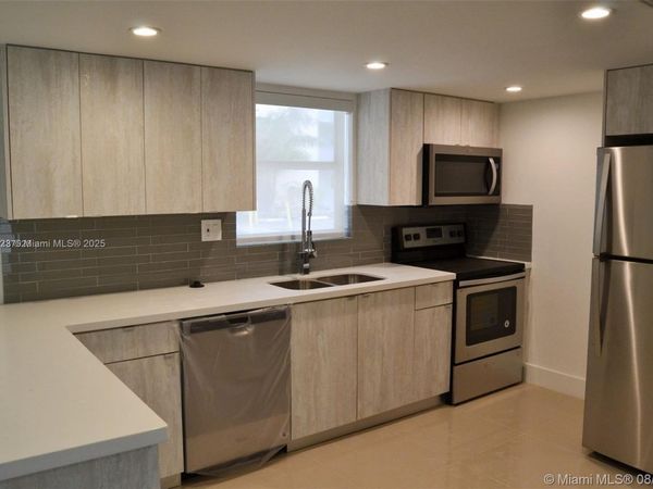 9375 Fontainebleau Blvd, Unit L122, Miami, FL 33172