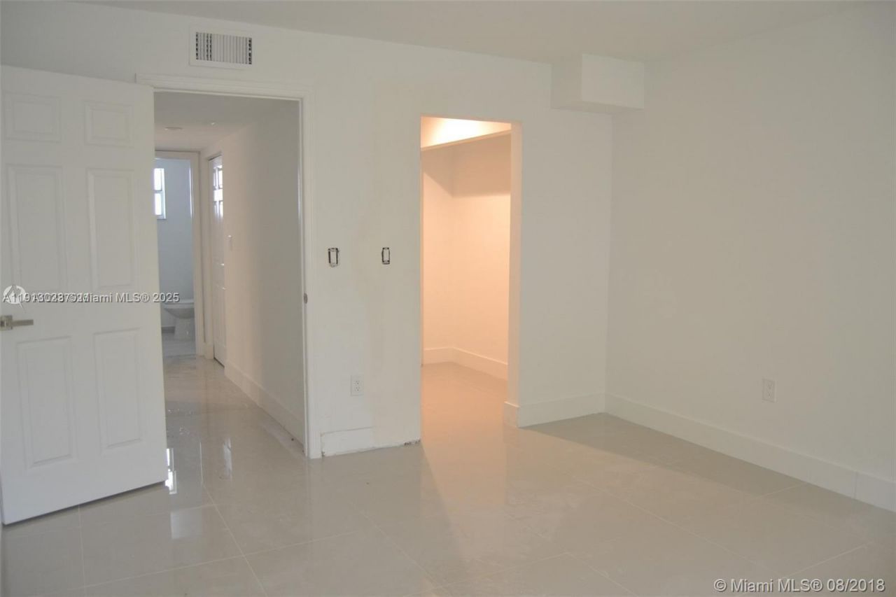 9375 Fontainebleau Blvd, Unit L122, Miami, FL 33172 Photo