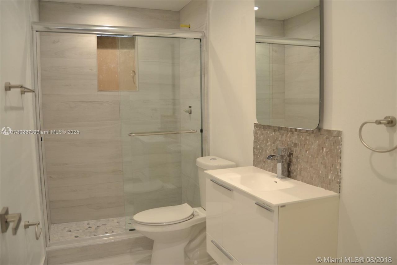 9375 Fontainebleau Blvd, Unit L122, Miami, FL 33172 Photo