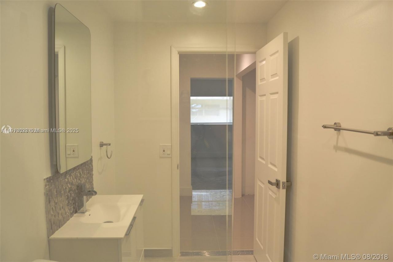 9375 Fontainebleau Blvd, Unit L122, Miami, FL 33172 Photo