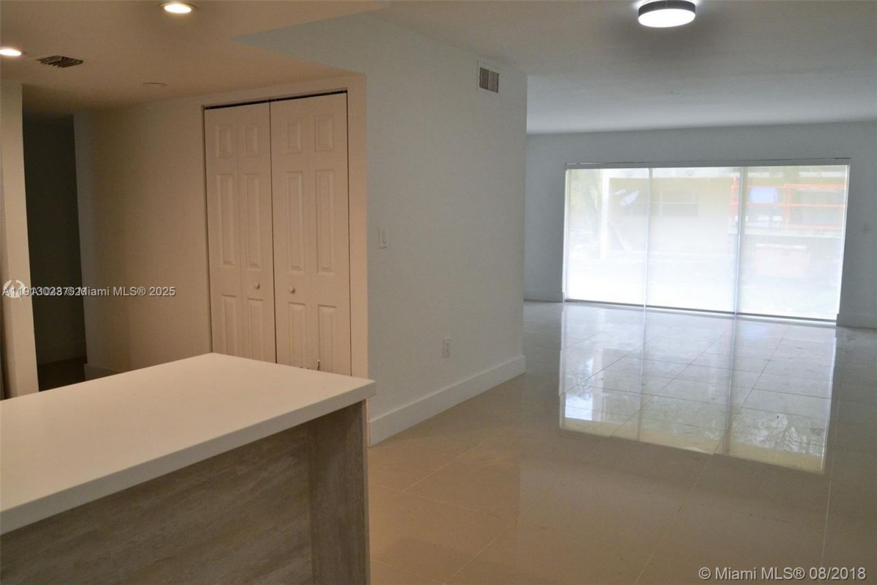 9375 Fontainebleau Blvd, Unit L122, Miami, FL 33172 Photo