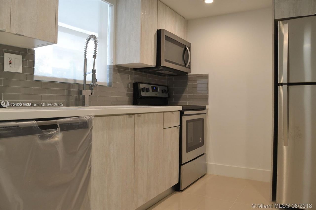 9375 Fontainebleau Blvd, Unit L122, Miami, FL 33172 Photo