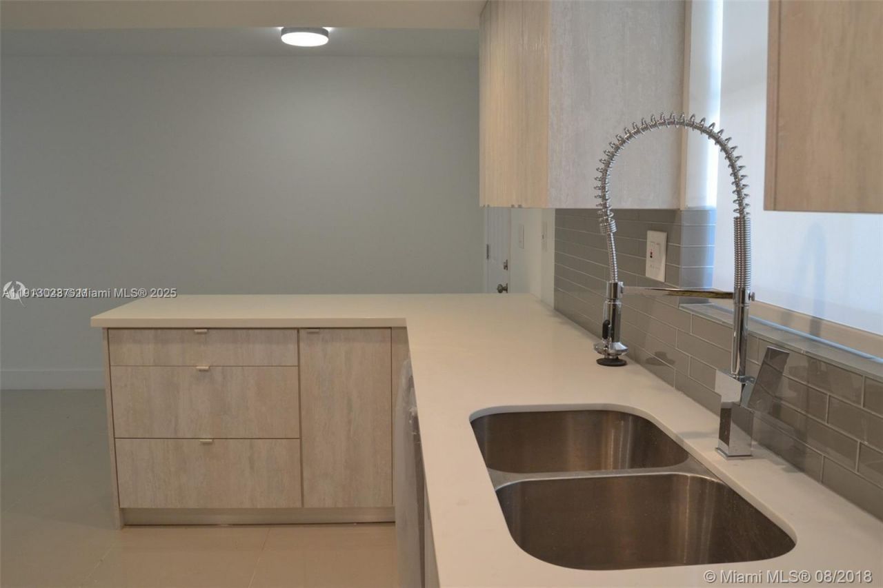 9375 Fontainebleau Blvd, Unit L122, Miami, FL 33172 Photo