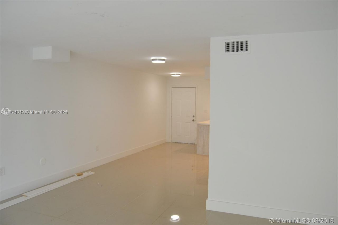 9375 Fontainebleau Blvd, Unit L122, Miami, FL 33172 Photo