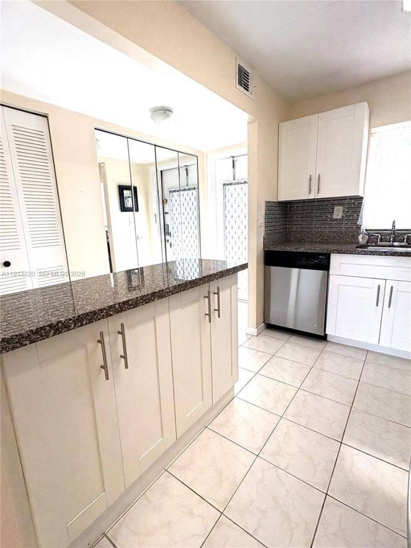 8901 Sunrise Lakes Blvd, Unit 204, Sunrise, FL 33322 Photo