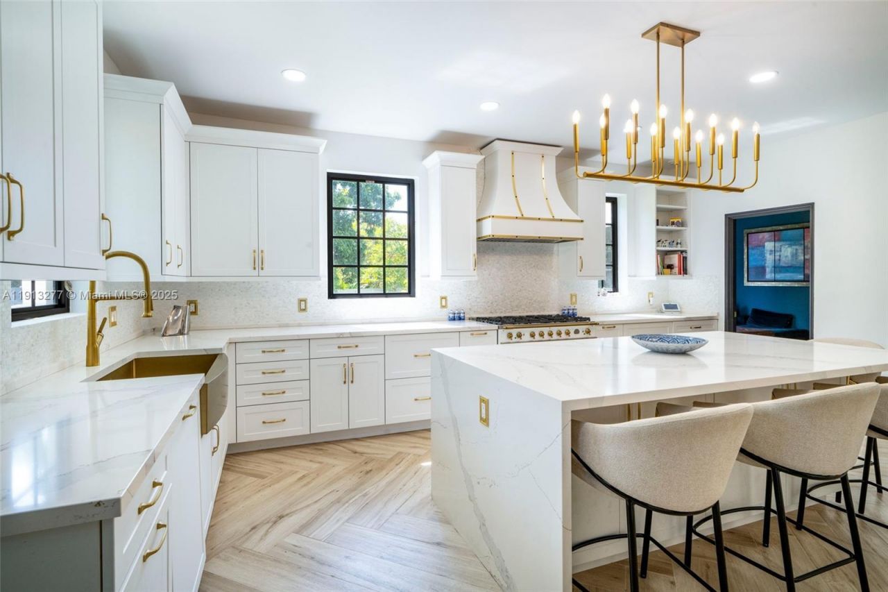 5149 Alton Rd, Miami Beach, FL 33140 Photo