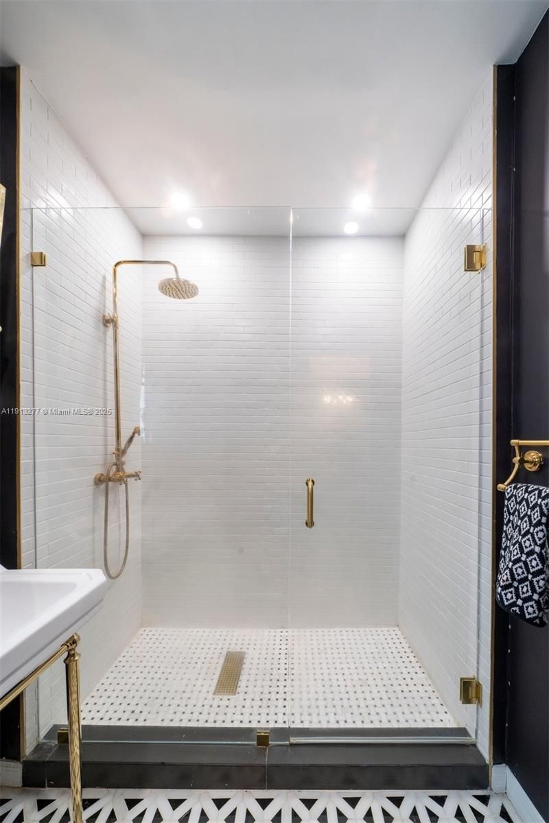 5149 Alton Rd, Miami Beach, FL 33140 Photo