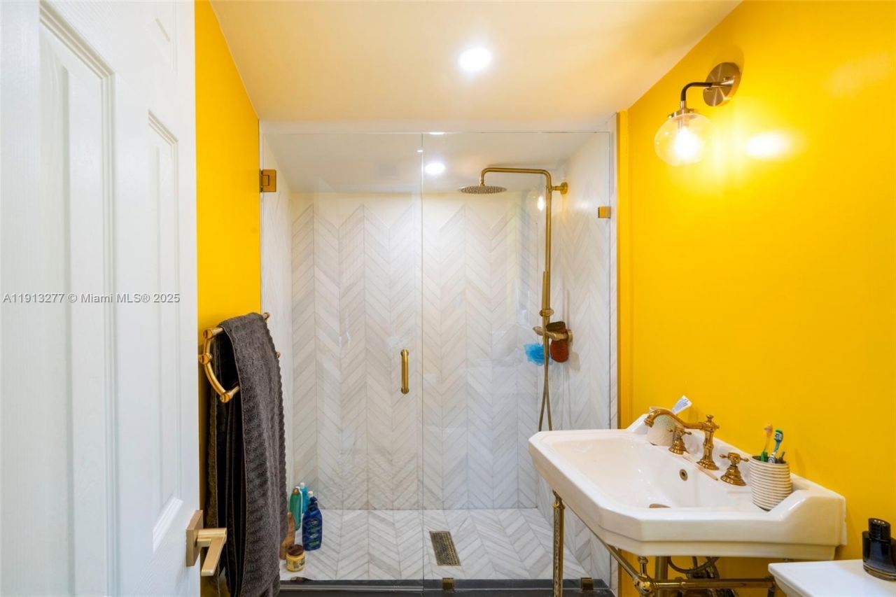 5149 Alton Rd, Miami Beach, FL 33140 Photo