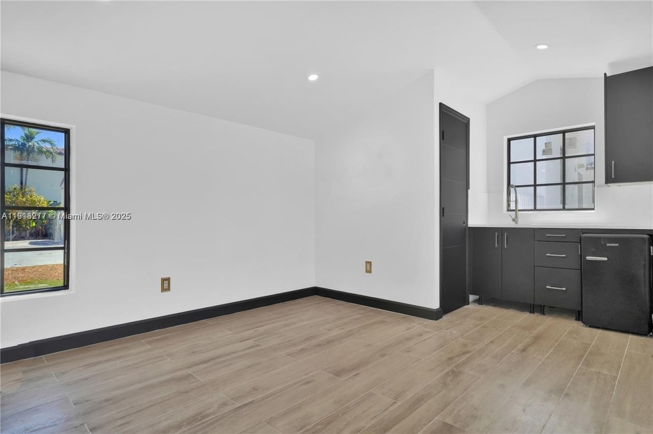 5149 Alton Rd, Miami Beach, FL 33140 Photo