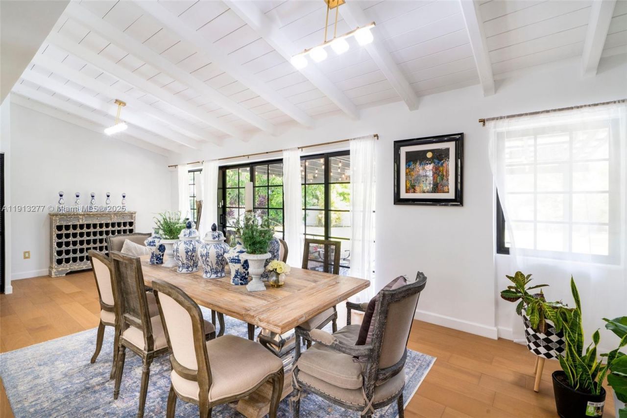 5149 Alton Rd, Miami Beach, FL 33140 Photo