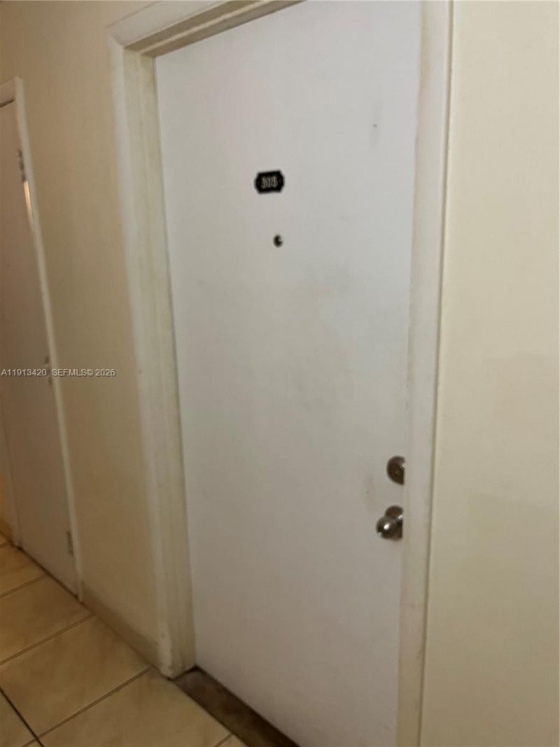 8233 Harding Ave, Unit 305, Miami Beach, FL 33141 Photo