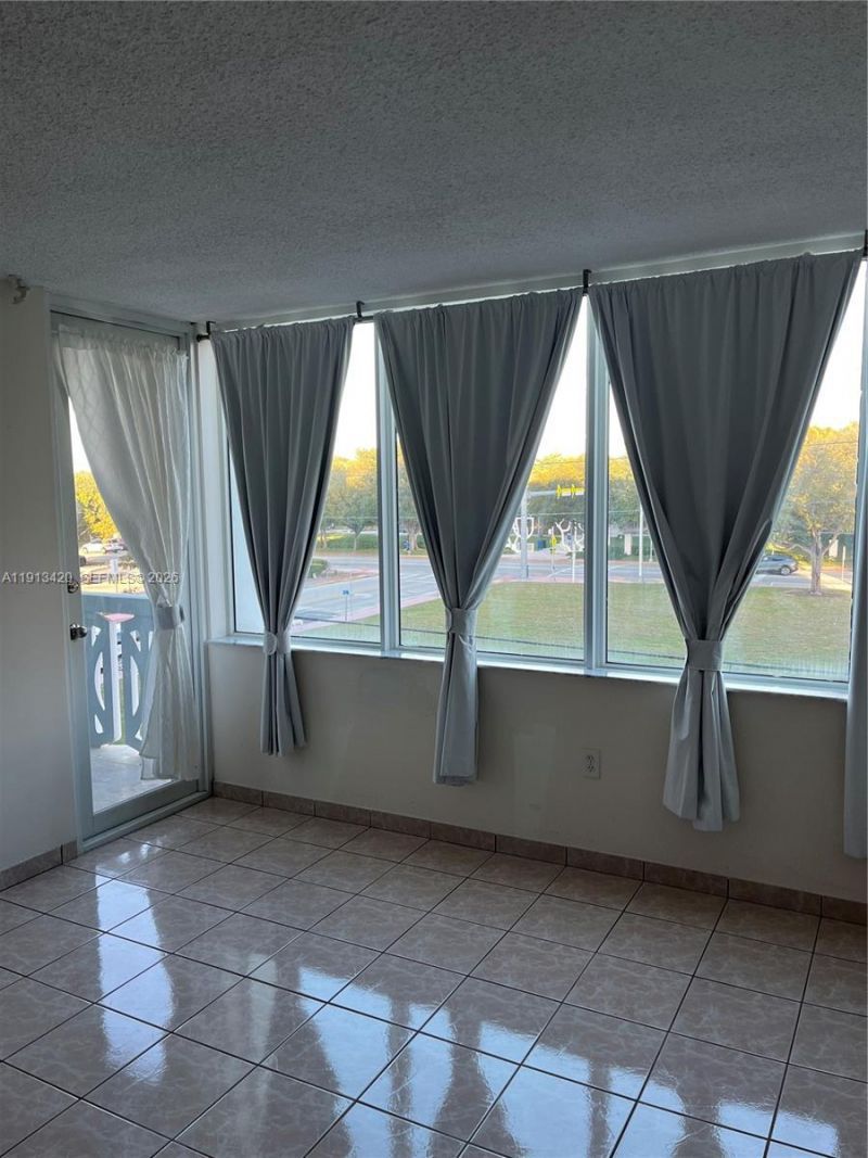 8233 Harding Ave, Unit 305, Miami Beach, FL 33141 Photo