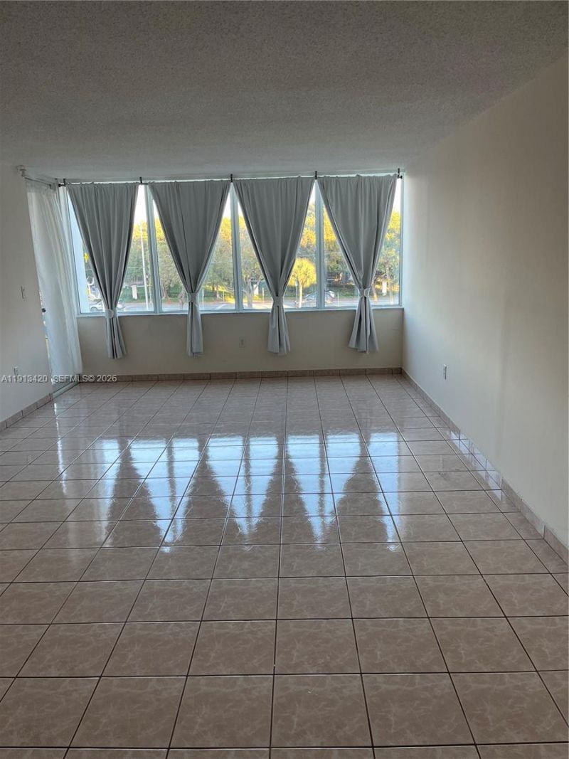 8233 Harding Ave, Unit 305, Miami Beach, FL 33141 Photo