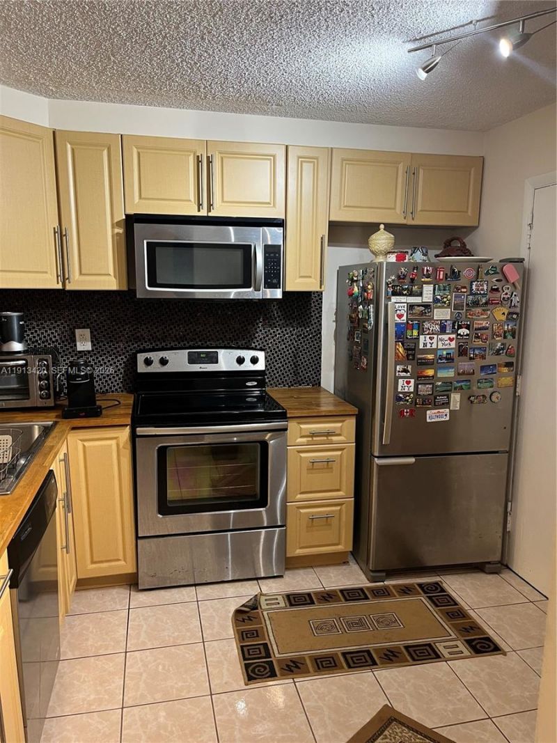 8233 Harding Ave, Unit 305, Miami Beach, FL 33141 Photo