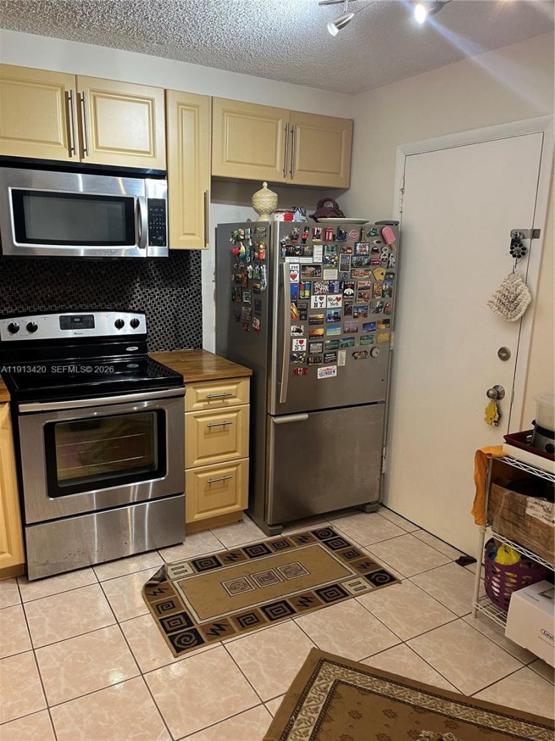8233 Harding Ave, Unit 305, Miami Beach, FL 33141 Photo